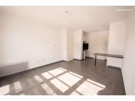 à louer – t2 de 42 m² avec place de parking privative – eysines