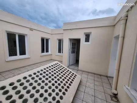 studio meublé – 25.6 m² – basilique saint-denis – 700 cc