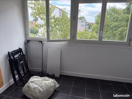 studio meublé en plein centre ville de saint maur