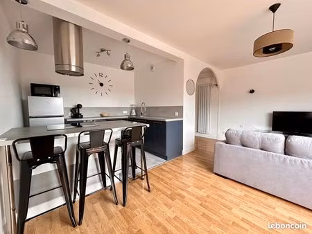 t2 meublé - 750 tout compris (chauffage + eau + garage fermé)