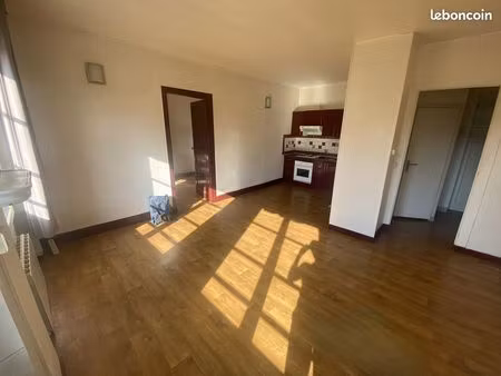 spacieux et lumineux t2 - 43m² - entièrement meublé - secteur calme