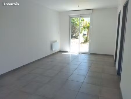 maison libre sur 4 faces sans trop de vis-à-vis sur terrain de 500 m2 au calme et agréable