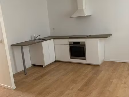 à louer appartement sur lesparre 3 pièces 2 chambres et 1 bureau terrasse sans vis à vis