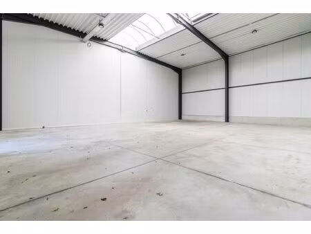 surface industrielle à louer à rue du polissou 38 ciney (vbe39884)