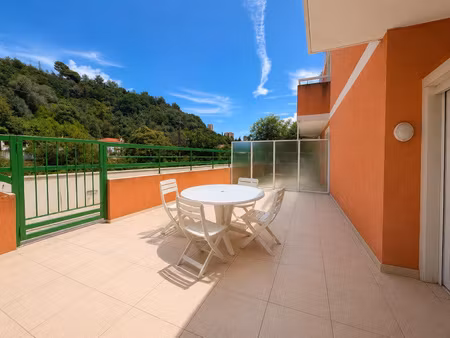 menton  beau studio de 34m2 avec 25m2 de terrasse dans résid