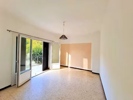 location appartement 1 pièce 25 m² à signes (83870)
