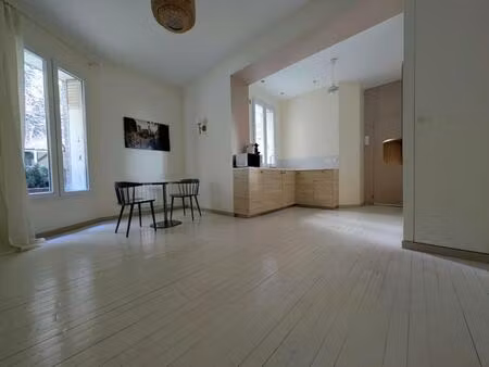 studio refait à neuf au coeur de la rue de la folie mérico