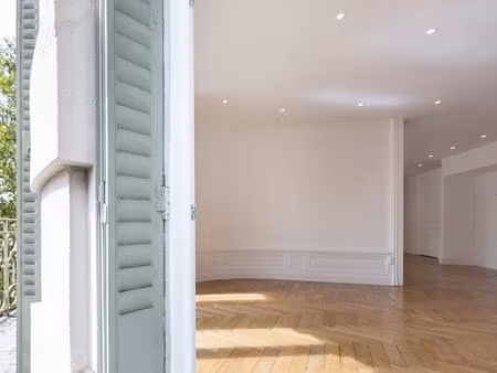 location bureaux 123 m² à 497 m²