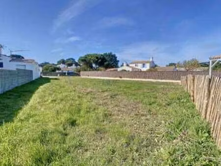 vente terrain à noirmoutier-en-l'île (85330) : à vendre / noirmoutier-en-l'île