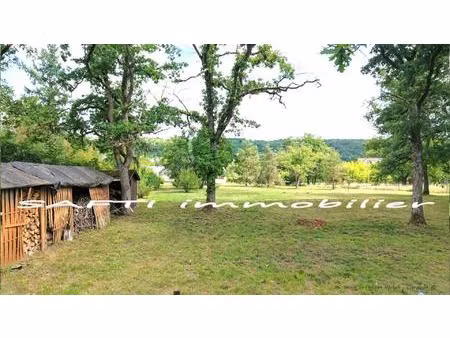 terrain de 5641m2 dont environ 1000m2 constructibles dans un endroit calme et très privilé