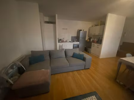 à louer  appartement d'une surface habitable de 52 m²  2 pièces à amiens (80000).