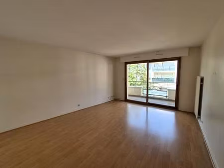 2 pièces à 3 minutes du t2 les moulineaux