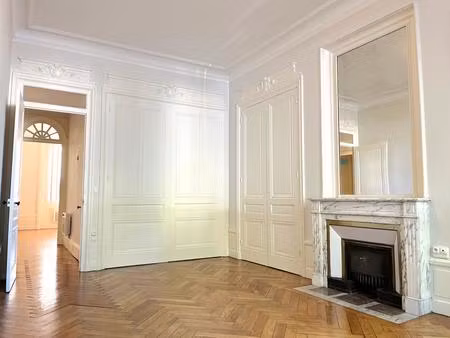 appartement t5 croix rousse - 143.92m2 avec cuisine équipée
