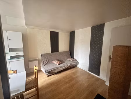 à louer : t2 meublé de 25 m2 calme plein coeur de souillac