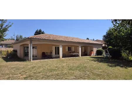 maison de plain-pied 3 chambres à alboussière