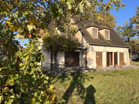 maison en campagne à rénover avec un grand jardin et un grand garage 