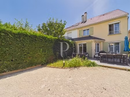 wissous - maison familiale 5 pièces de 120 m² à wissous