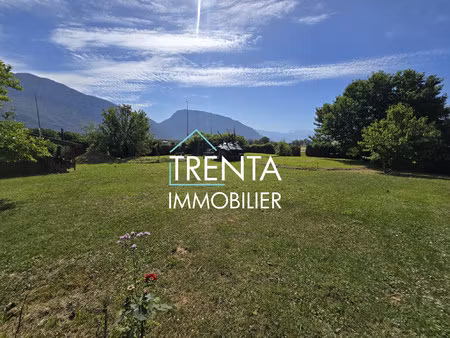 terrain plat de 595m²