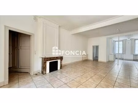 écusson – appartement t3 bis de 110 m² aux beaux volumes