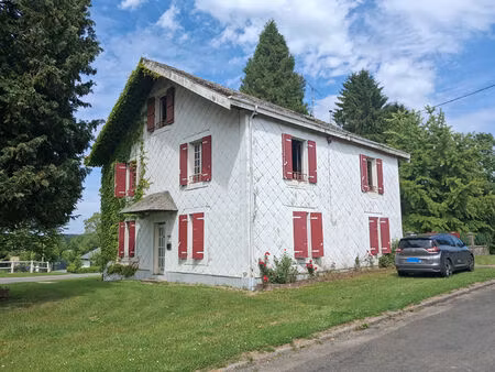 maison individuelle de 244 m2 sh avec garages et terrain à liart
