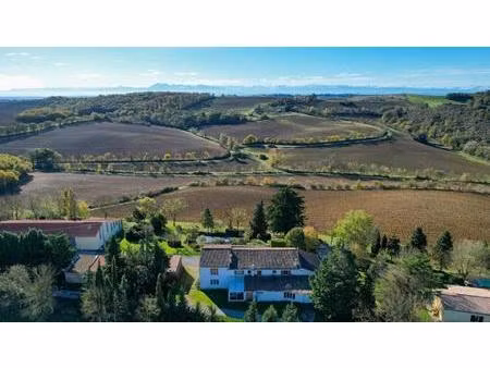 en exclusivité – propriété de caractère avec gîte  piscine et dépendances