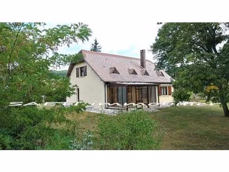 maison de 177m2 habitables - 4 chambres - terrain de 6600m2 autour + sous-sol total .