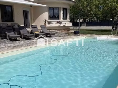 grande maison  piscine chauffée  garage  sous sol