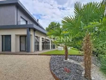 location maison à angers (49000) : à louer / 207m² angers
