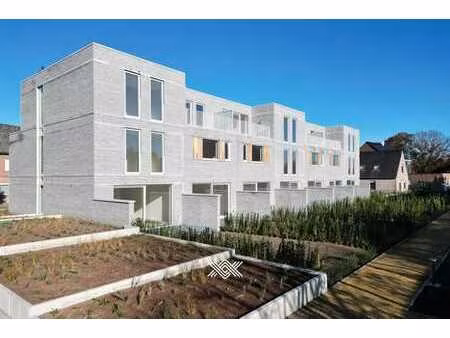 woning met vier slaapkamers  zonneterras en tuin