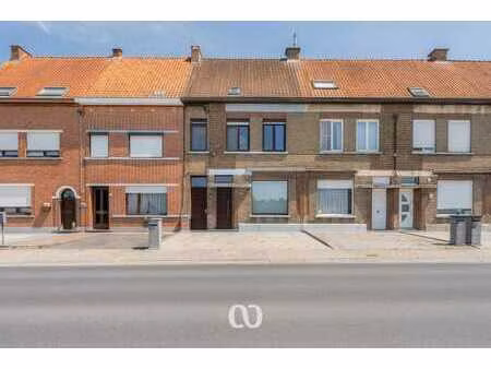 maison familiale spacieuse avec jardin et emplacement de pa