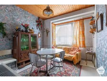 appartement de deux chambres à rénover entièrement  situé...