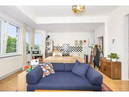 bel appartement 1 chambre + bureau/ dressing