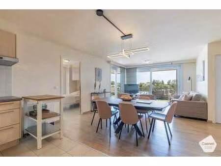 fantastisch onderhouden hoekappartement met 2 slaapkamers