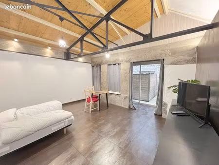 studio 1 pièce 70 m²