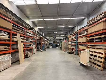 share deal superbe bâtiment industriel avec bureaux