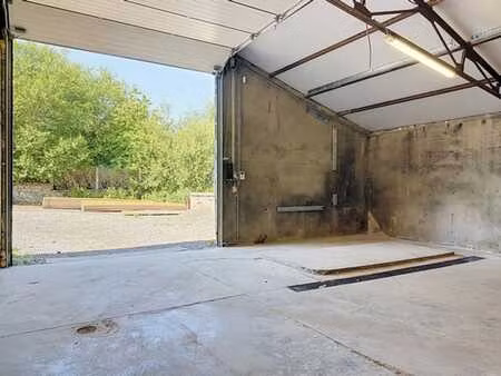 2 entrepôts  d'une superficie d'environ 60m² - marloie
