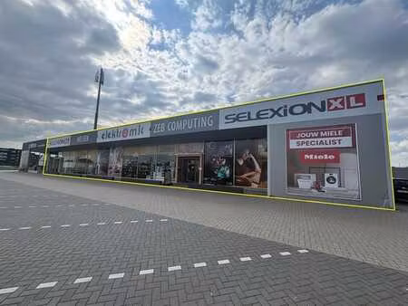 rez-de-chausée commercial + stockage