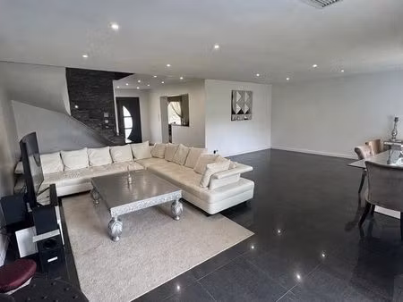 maison 7 pièces 163 m²