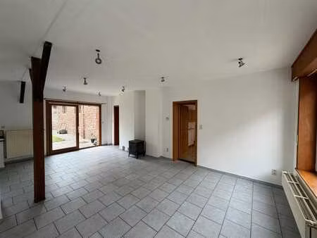 jolie maison plain-pied de 3 chambres avec terrasse et jardi