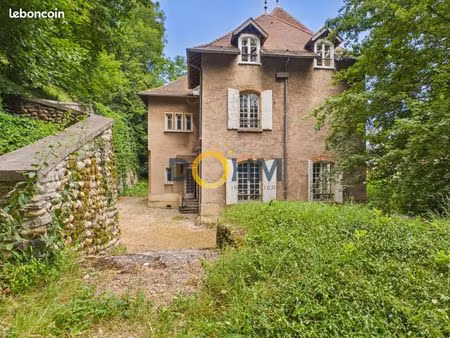 maison 10 pièces 307 m²