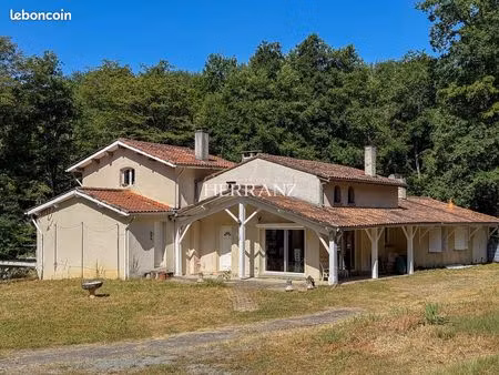 maison 8 pièces 238 m²