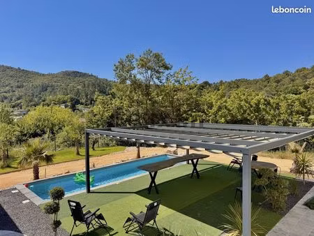 villa 9 pièces 244 m²