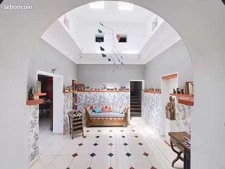 villa 10 pièces 275 m²