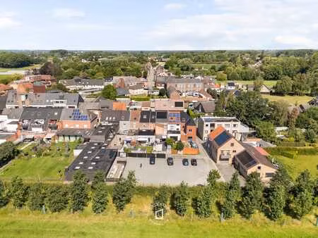 erg ruime kwalitatief verhuurde handelswoning + grond of ...