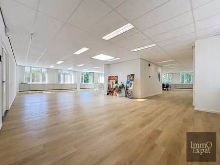 leuvensesteenweg - bureau de 270 m2 + terrasse commune + par