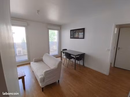 spacieux f2 meublé 46 m² + balcon 12 m² – parking – rer b laplace – dpe a