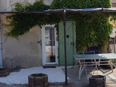 charmante location meublée au bord du canal du midi
