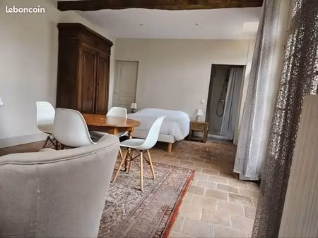 location studio meublé