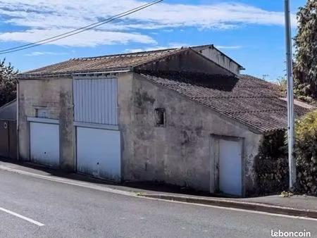 grange avec 2 garages pour stockage