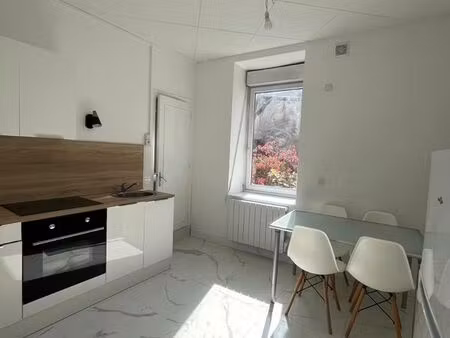 grand t2 climatisé et garage inclus